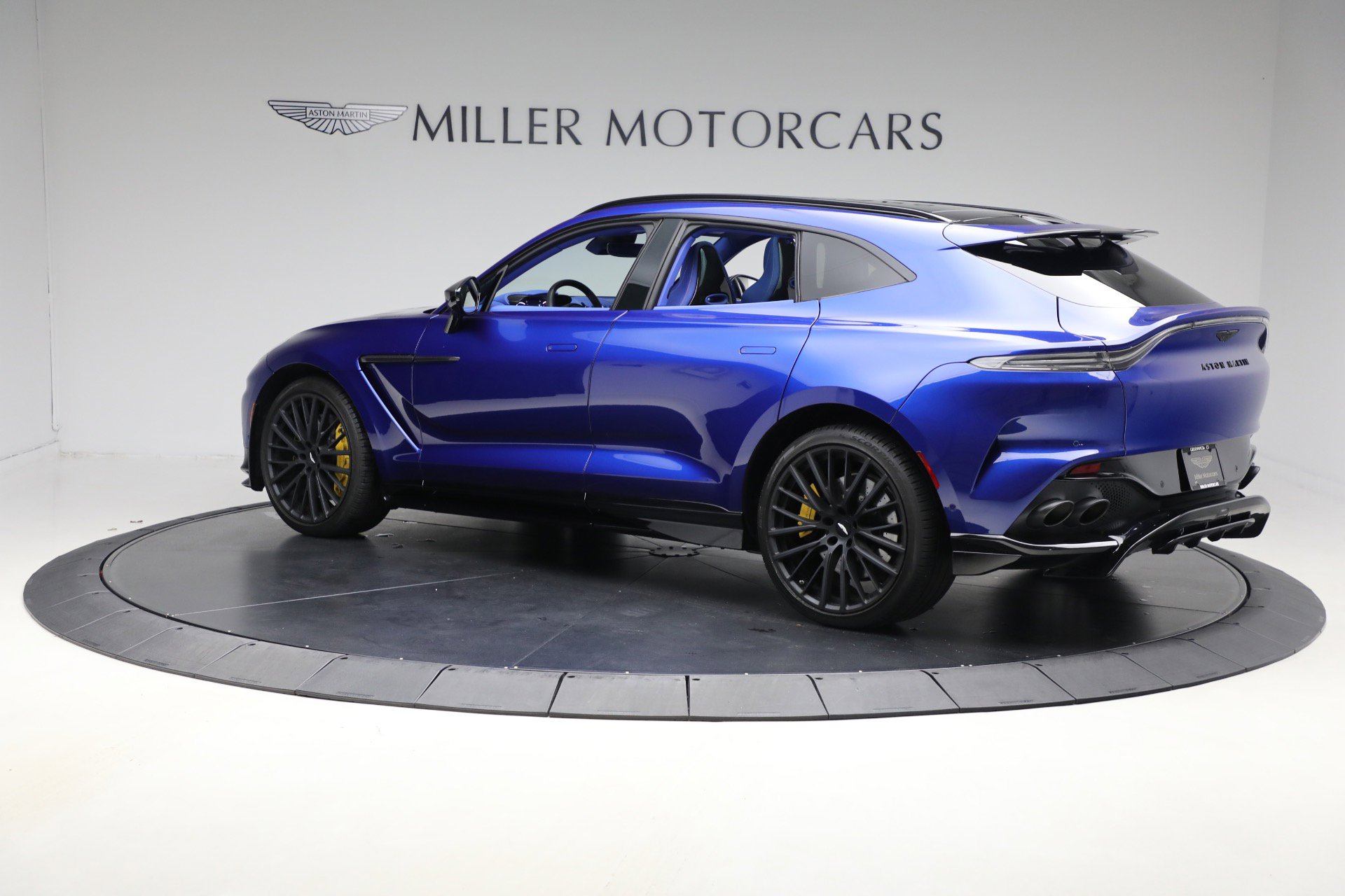 Used 2024 Aston Martin DBX 707 image 4