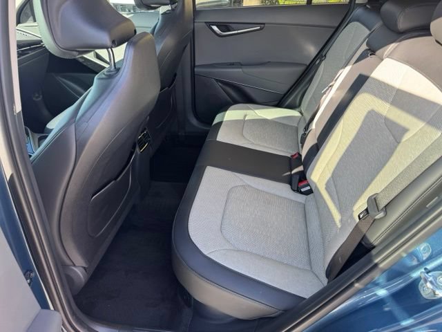 Certified 2025 Kia Niro SX Touring FWD image 38