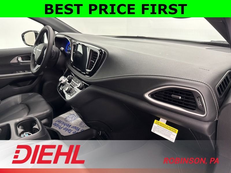 New 2026 Chrysler Pacifica Select image 18