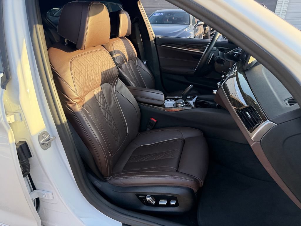 Used 2021 BMW 540i w/ Premium Package RWD image 18