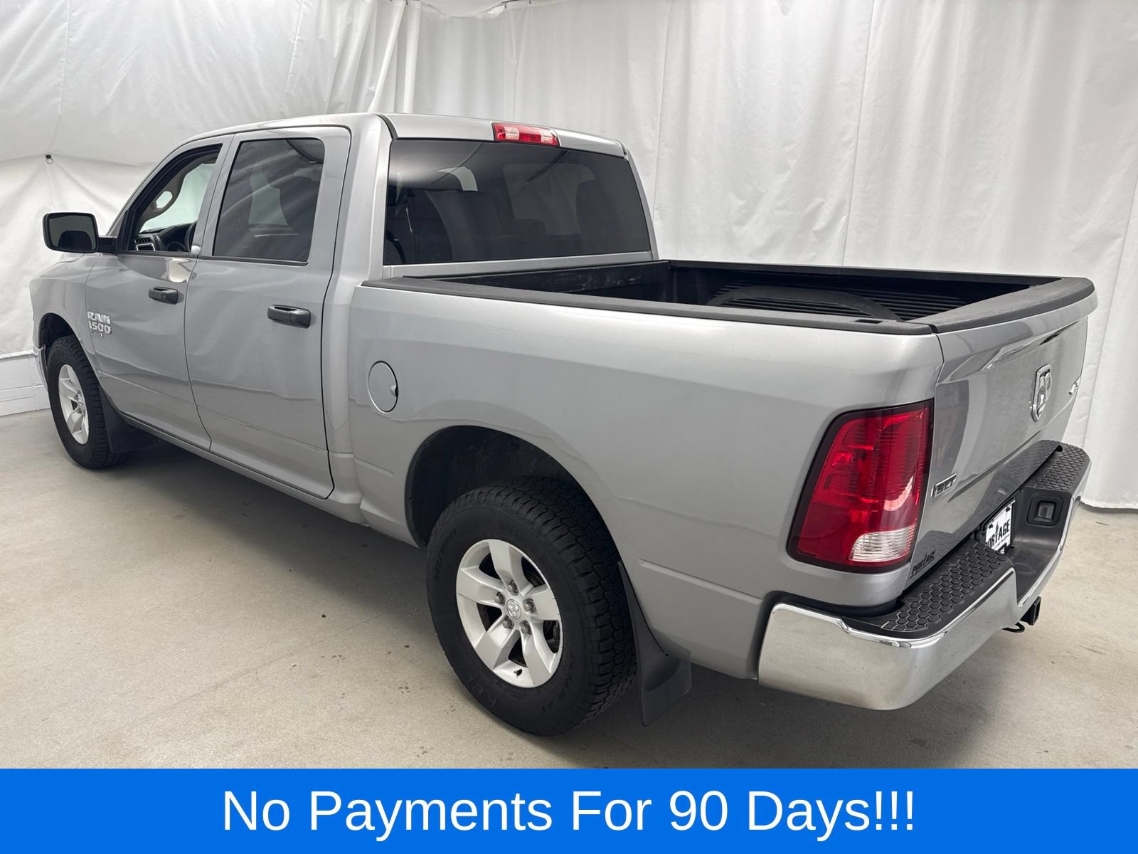 Used 2022 RAM 1500 Classic SLT w/ Protection Group AWD/4WD image 4