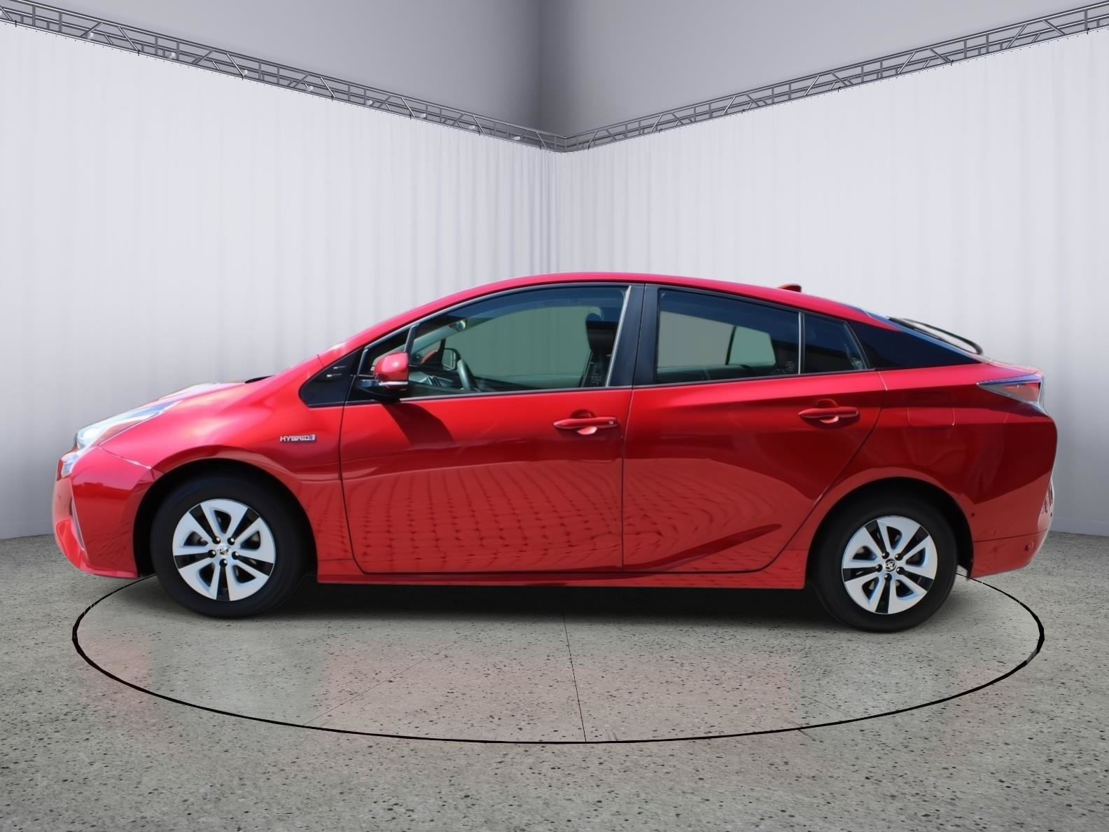 Used 2018 Toyota Prius Two w/ Prius Two Safety Plus Package FWD image 5