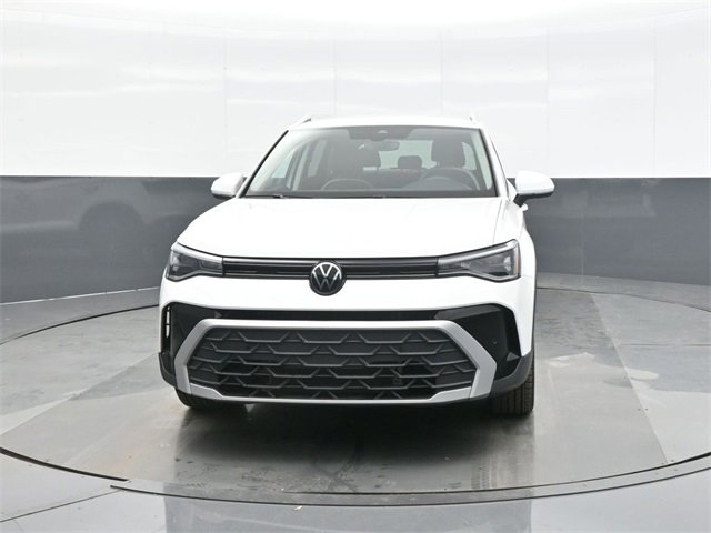 Certified 2025 Volkswagen Taos SE image 2