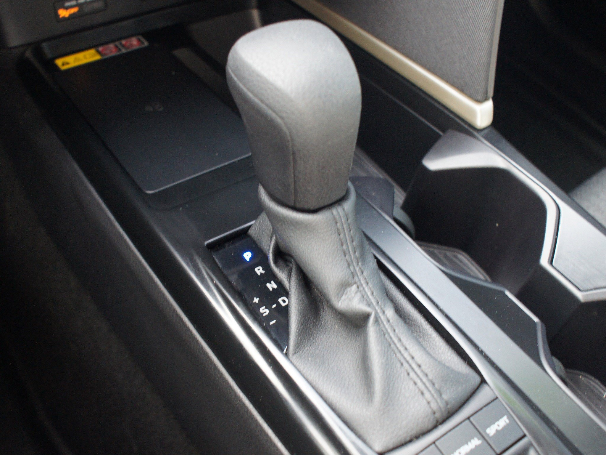 Used 2025 Toyota Camry LE w/ Convenience Package FWD image 11