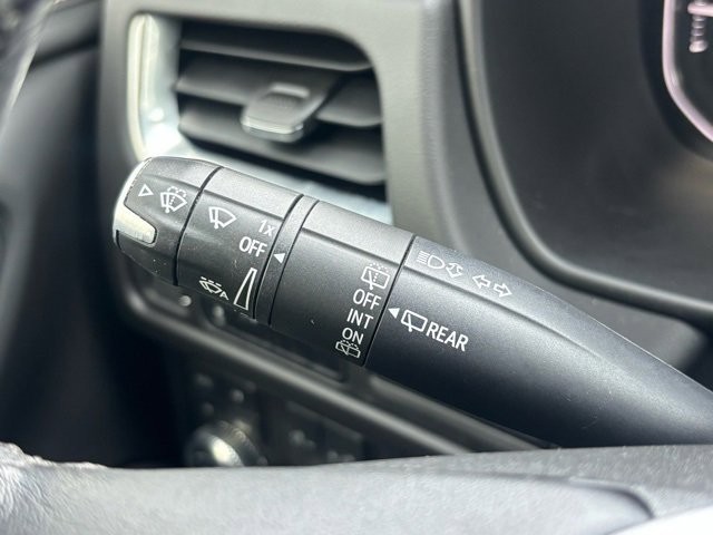 Used 2021 GMC Yukon SLT w/ SLT Premium Package image 19