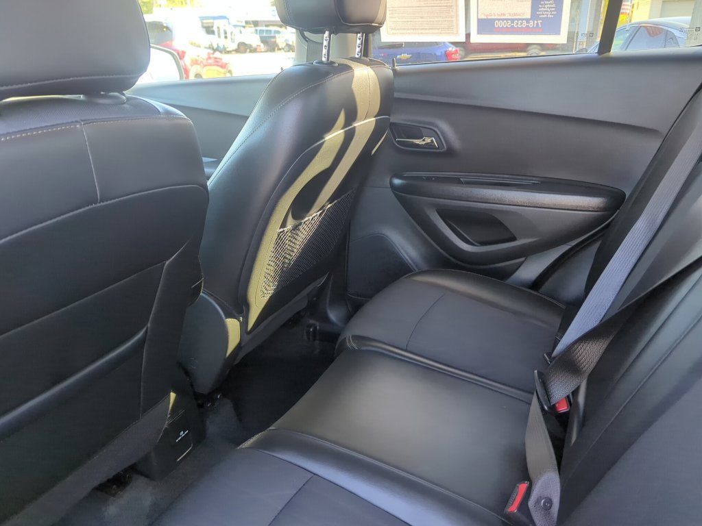 Used 2022 Chevrolet Trax LT w/ LT Convenience Package AWD/4WD image 19