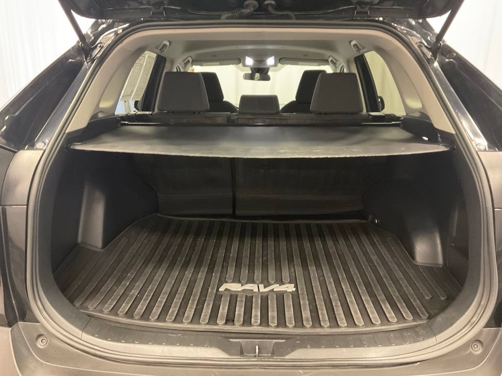 Used 2023 Toyota RAV4 LE AWD/4WD image 9