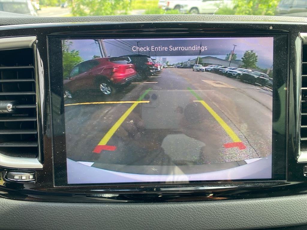Used 2024 Chrysler Pacifica Touring-L FWD image 15