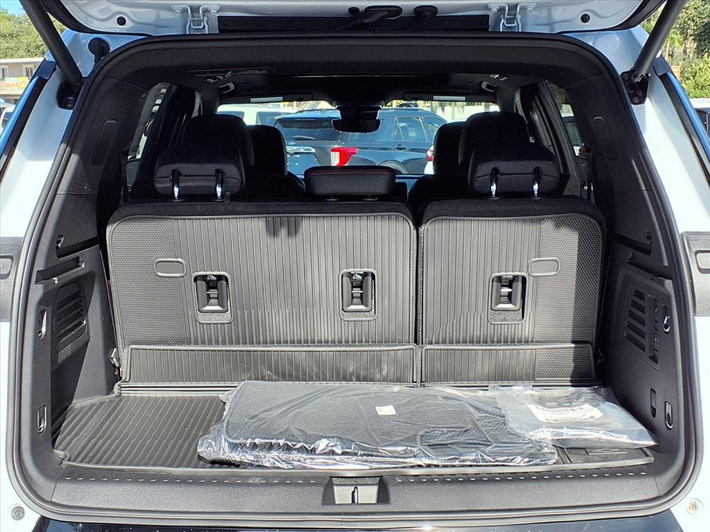 New 2026 Chevrolet Traverse RS w/ LPO, Floor Liner Package FWD image 6
