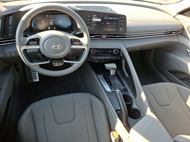 Certified 2025 Hyundai Elantra Sport image 11