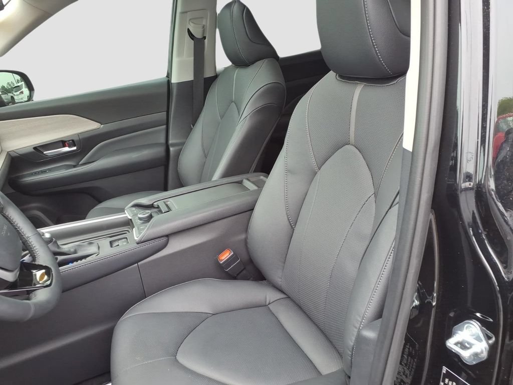 Used 2026 Toyota Grand Highlander AWD image 16