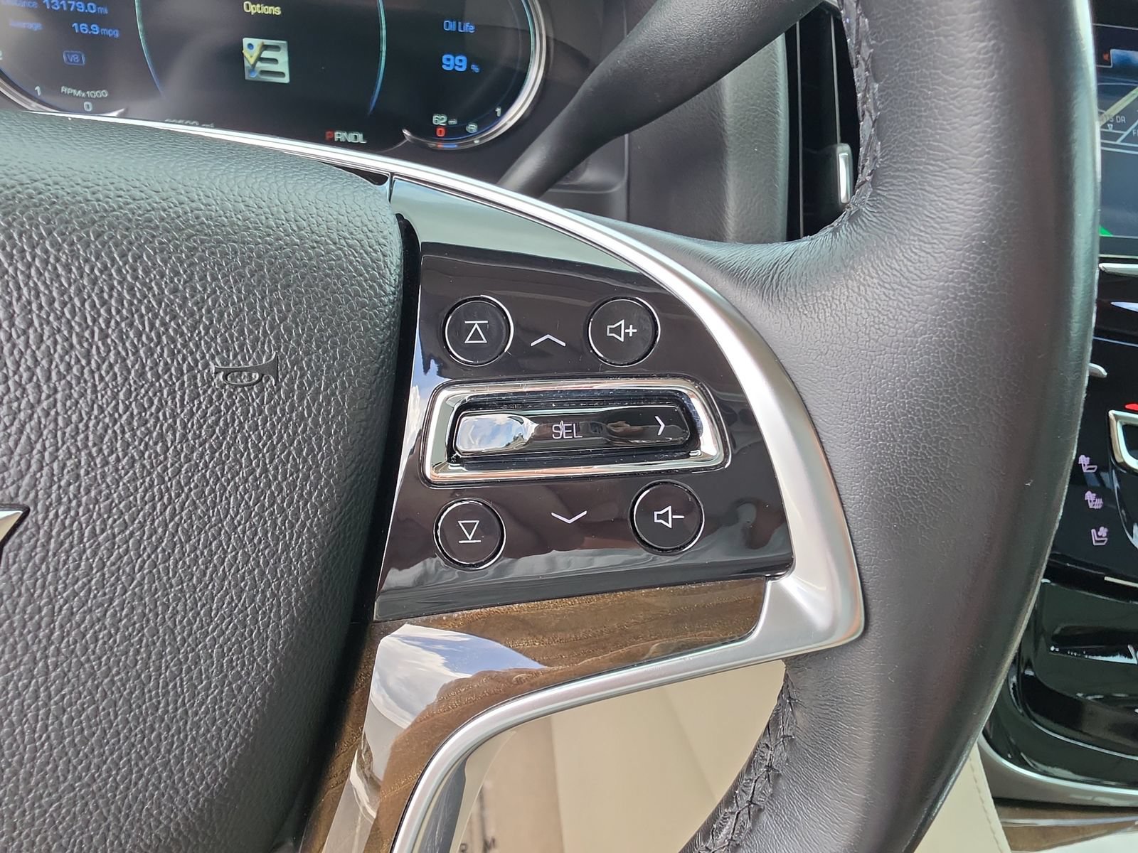 Used 2020 Cadillac Escalade Premium Luxury AWD/4WD image 24