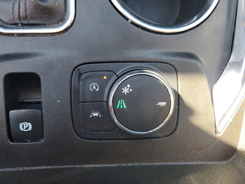 Used 2023 Chevrolet Traverse High Country image 31