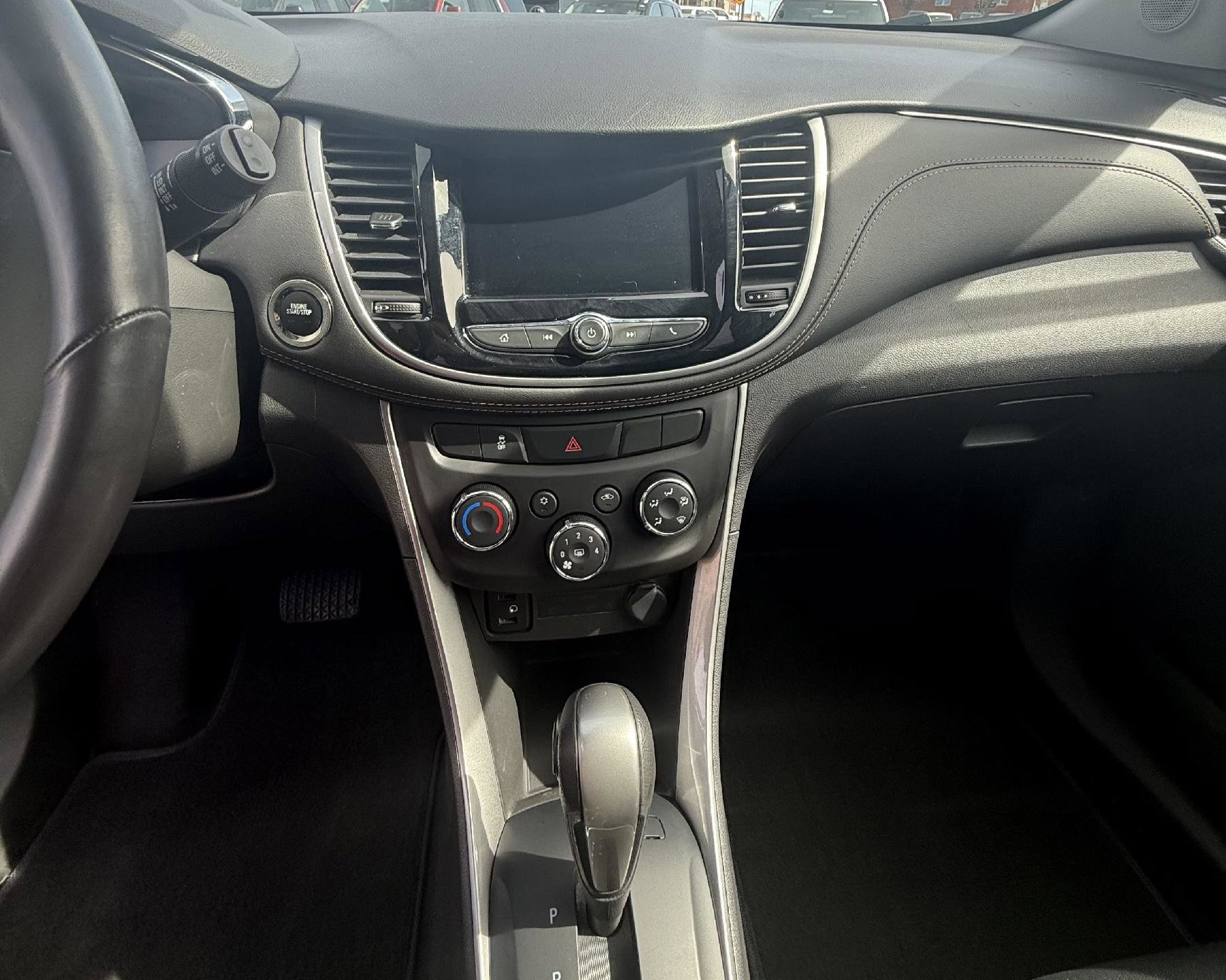 Used 2022 Chevrolet Trax LT w/ Driver Confidence Package image 4