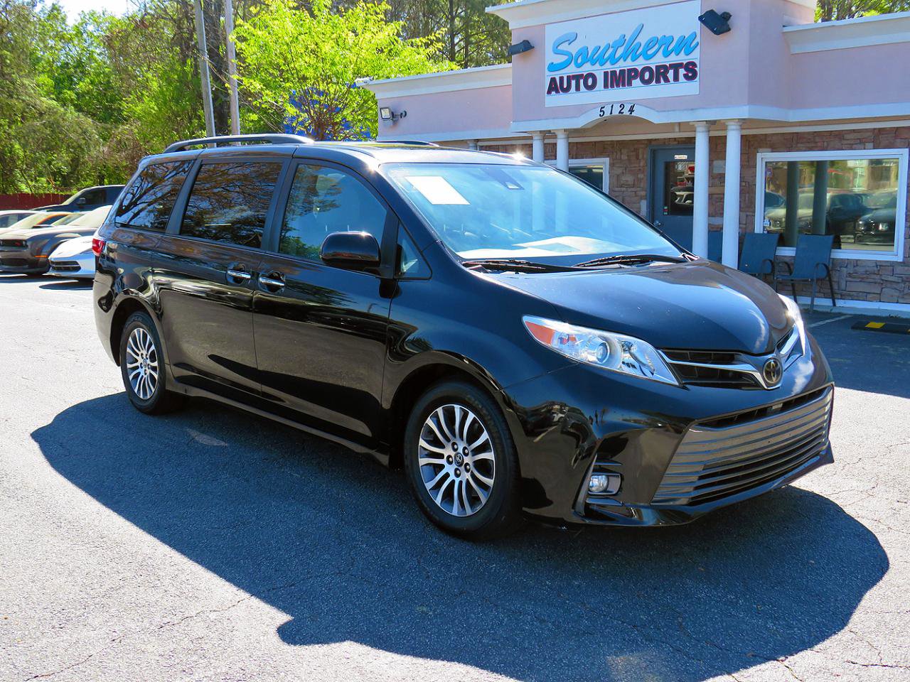 Used 2019 Toyota Sienna XLE FWD image 5