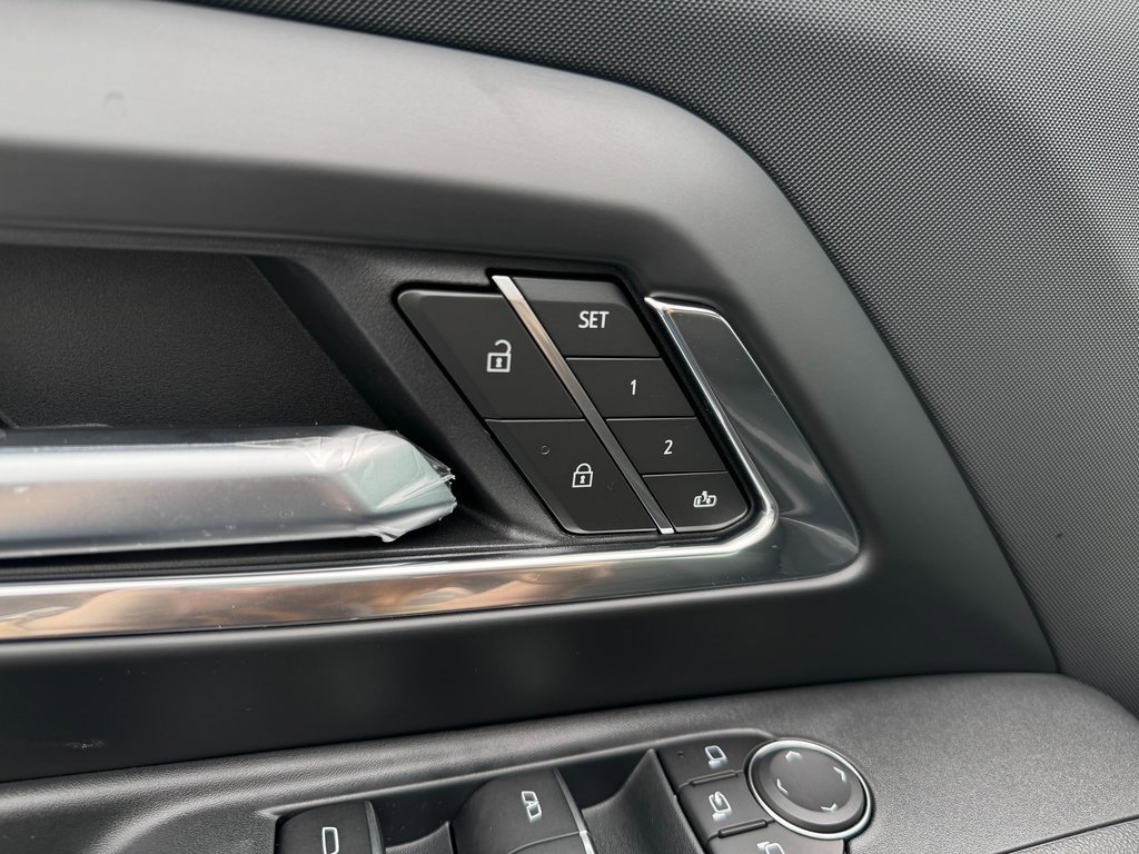 New 2025 Chevrolet Silverado EV LT image 10