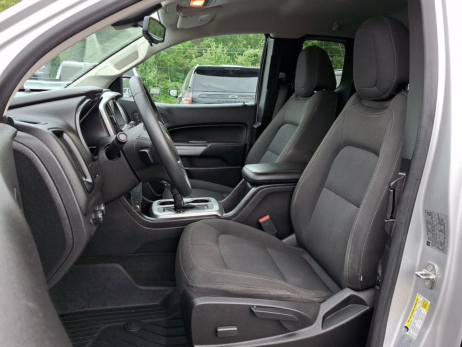 Used 2017 Chevrolet Colorado LT AWD/4WD image 11