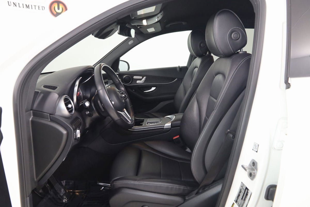 Used 2022 Mercedes-Benz GLC 300 4MATIC w/ Driver Assistance Package image 11