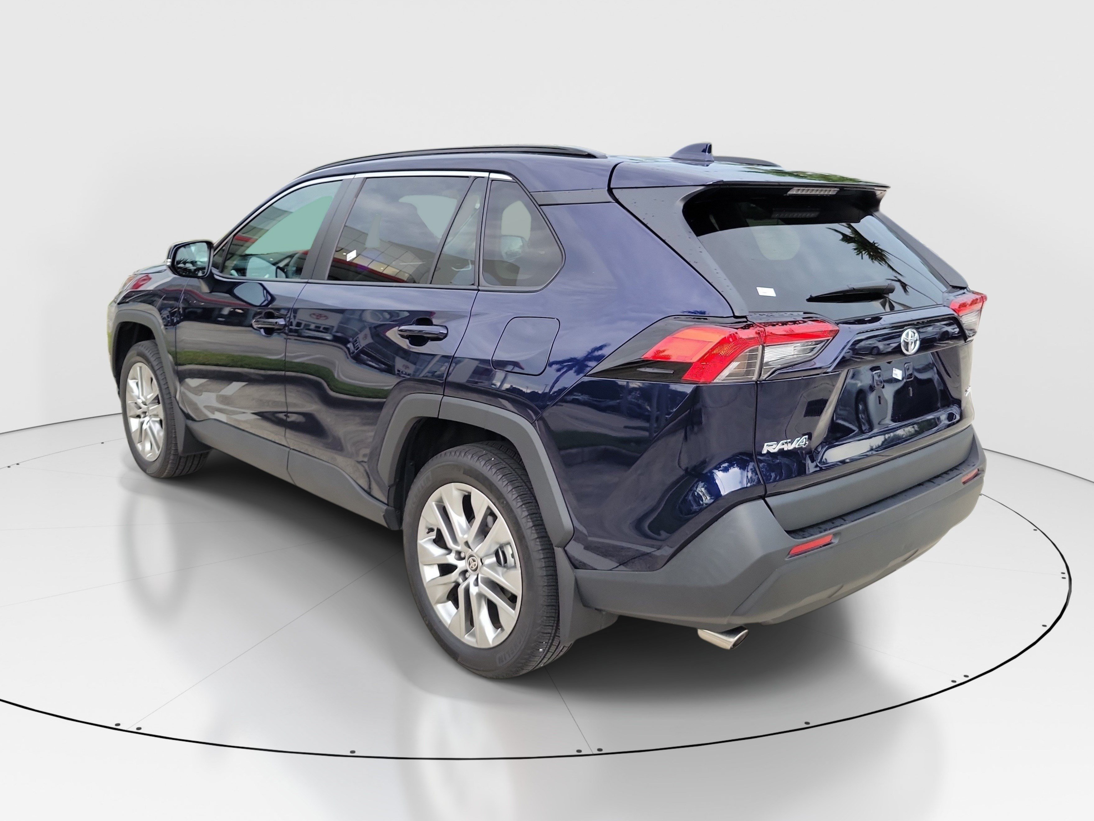 Used 2025 Toyota RAV4 XLE Premium FWD image 5
