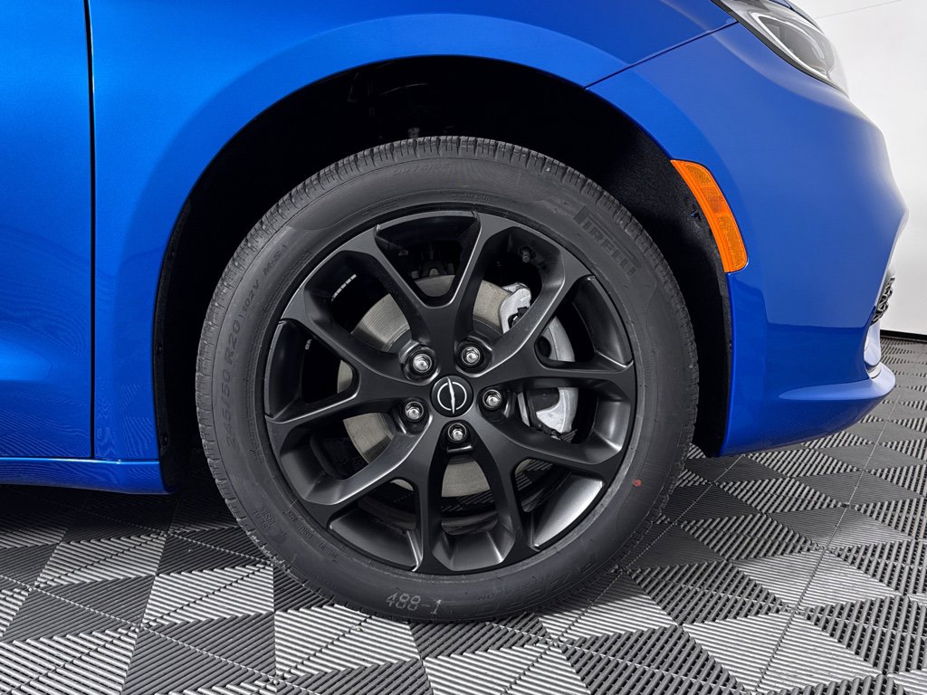 New 2026 Chrysler Pacifica Select w/ S Appearance Package image 23
