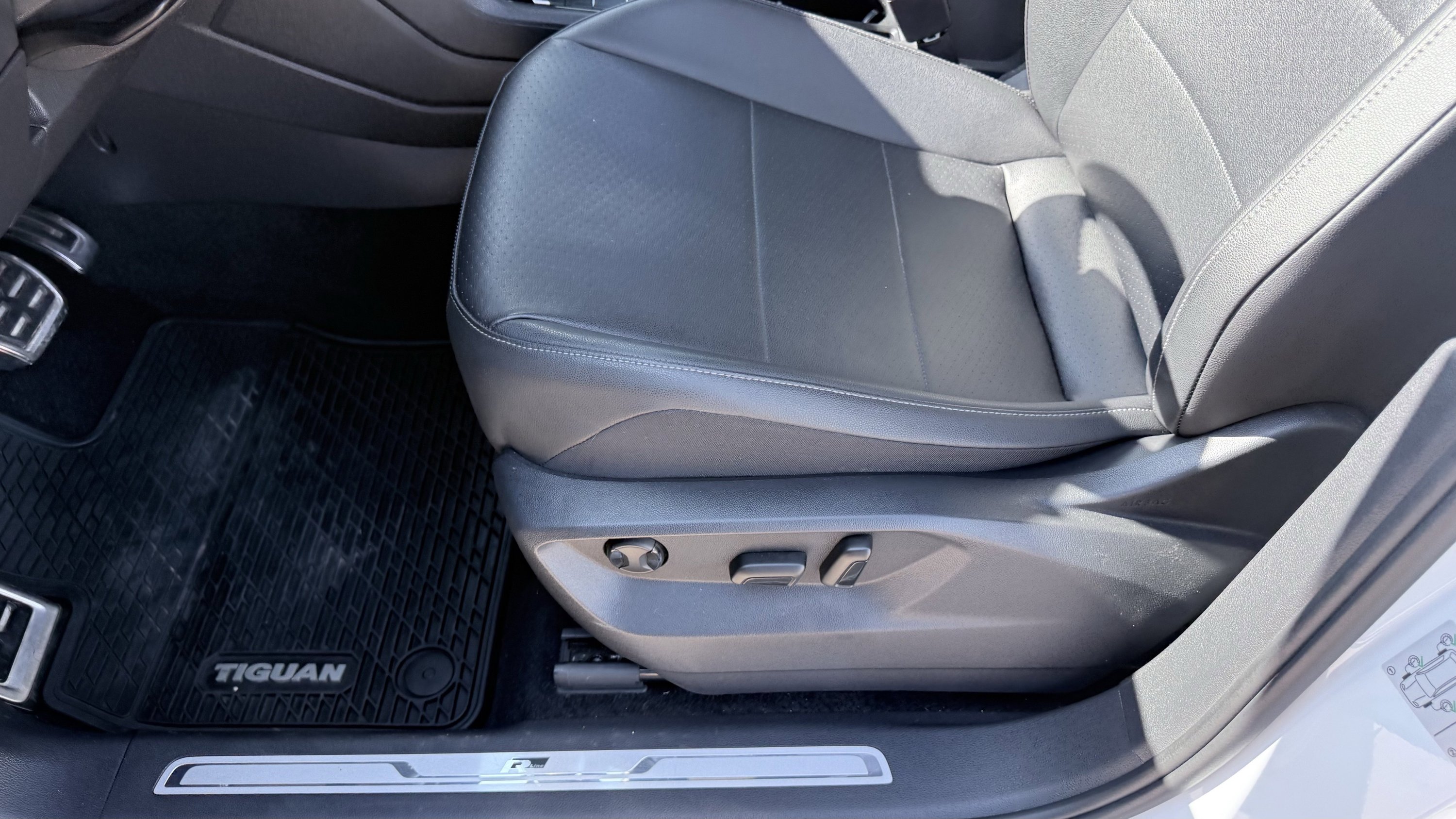 Used 2019 Volkswagen Tiguan SEL R-Line FWD image 31