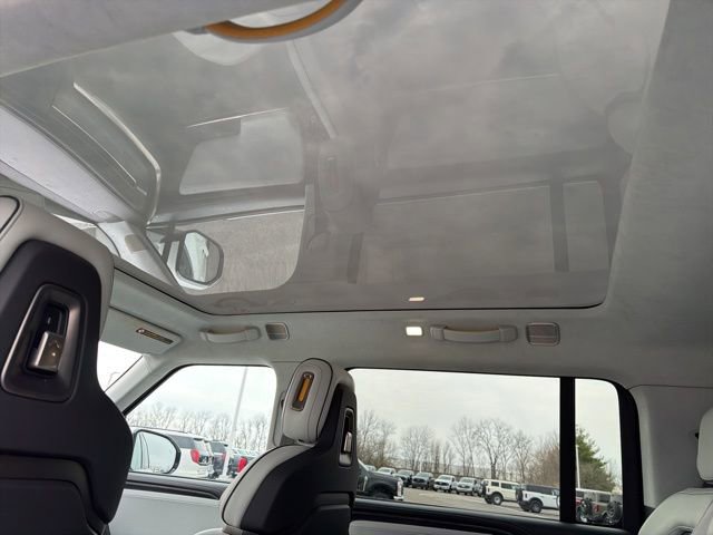 Used 2024 Rivian R1S Adventure image 32