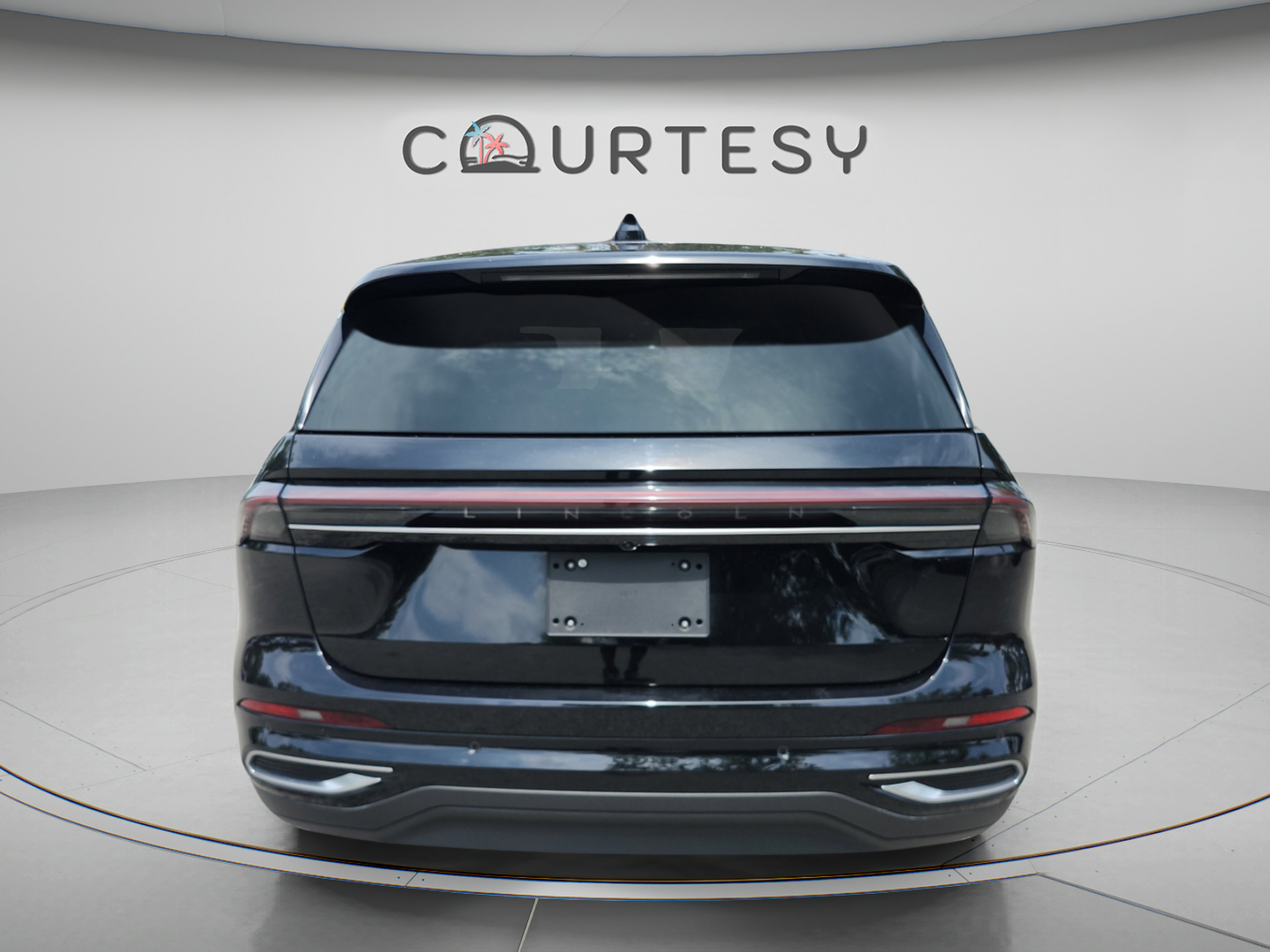 Used 2025 Lincoln Nautilus Premier AWD/4WD image 4