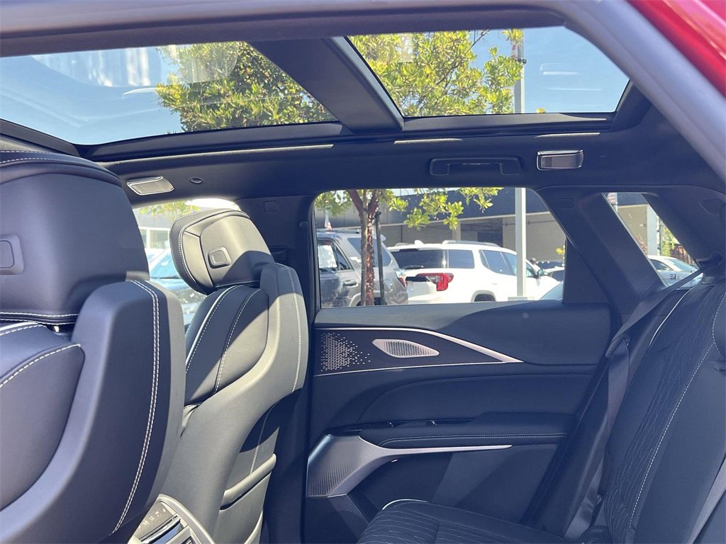 New 2026 Cadillac Lyriq V image 29