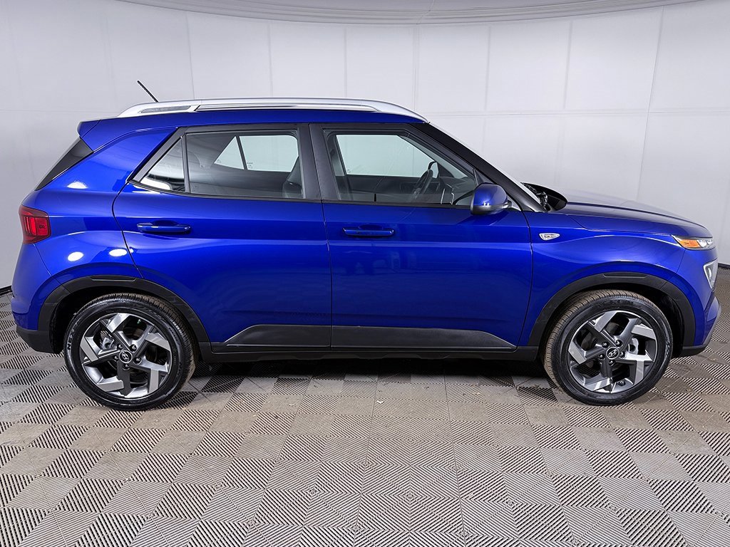 Used 2025 Hyundai Venue Limited image 13