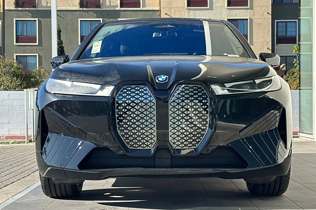 Used 2023 BMW iX xDrive50 w/ Premium Package image 8