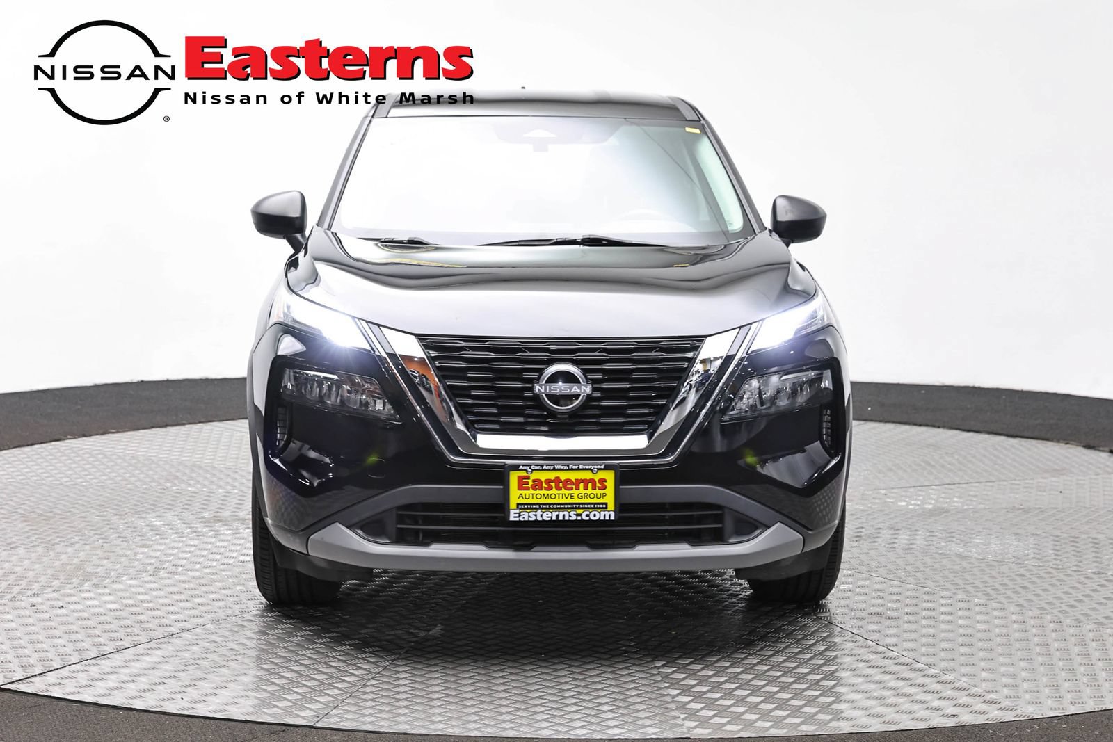 Used 2023 Nissan Rogue S AWD/4WD image 2