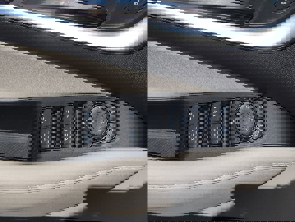 Used 2023 Buick Enclave Essence w/ Experience Buick Package image 15