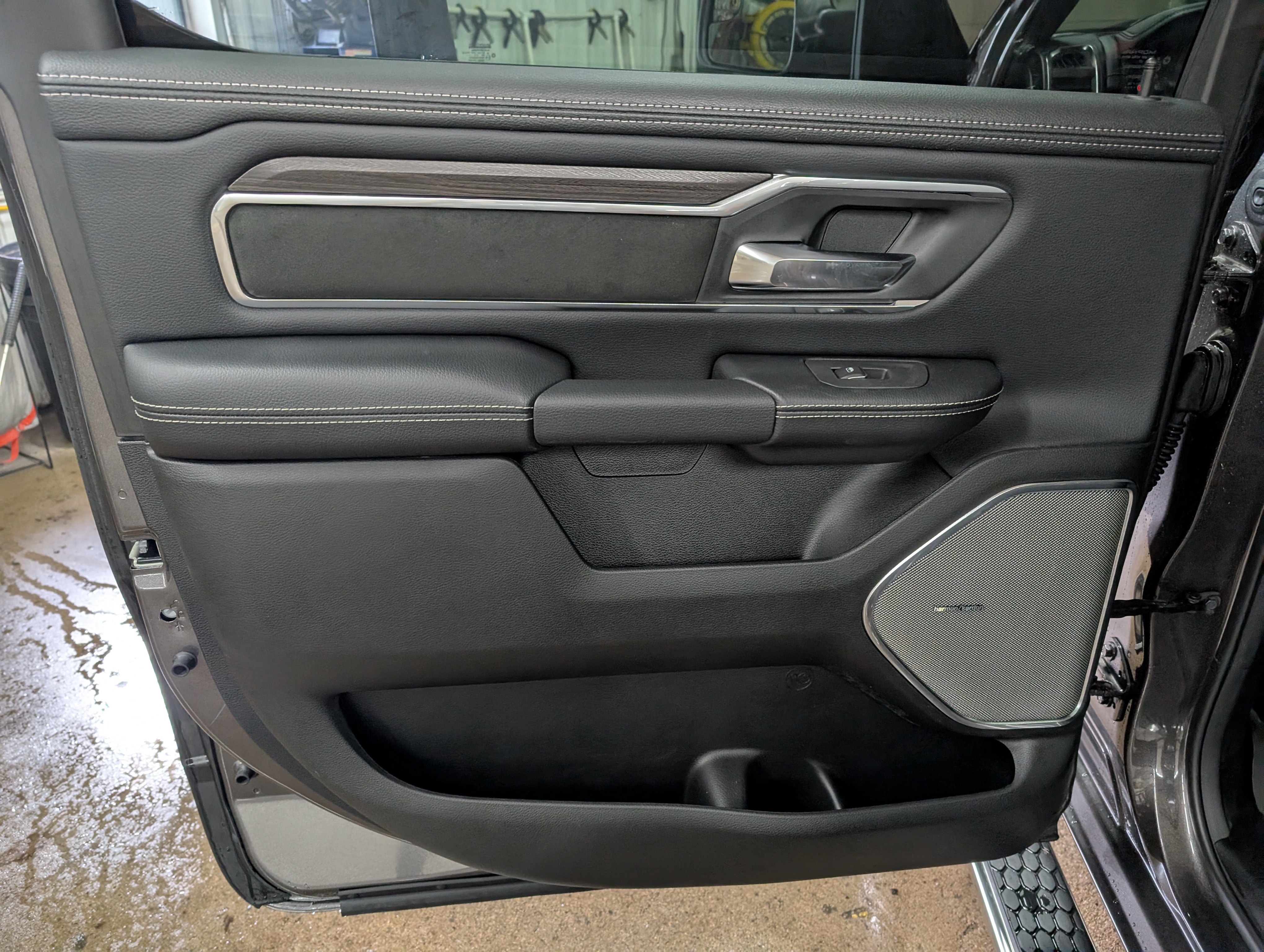 New 2026 RAM 1500 Laramie AWD/4WD image 5