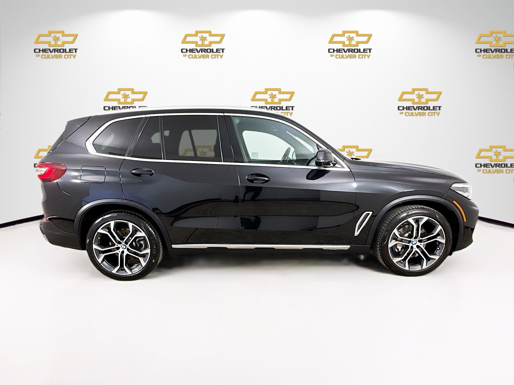 Used 2023 BMW X5 xDrive40i w/ Parking Assistance Package image 8