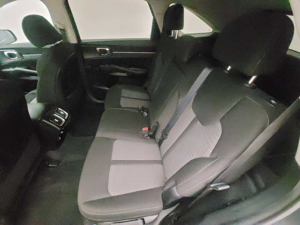 Used 2021 Kia Sorento LX image 18