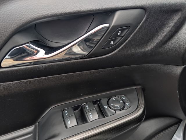 Used 2023 GMC Acadia SLT image 10