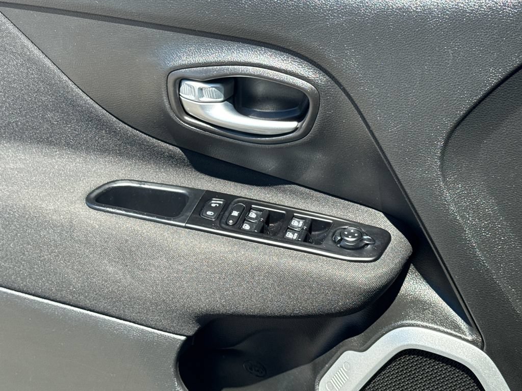 Used 2021 Jeep Renegade Sport FWD image 33