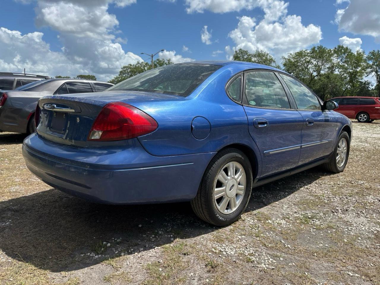 Used 2003 Ford Taurus SEL image 3