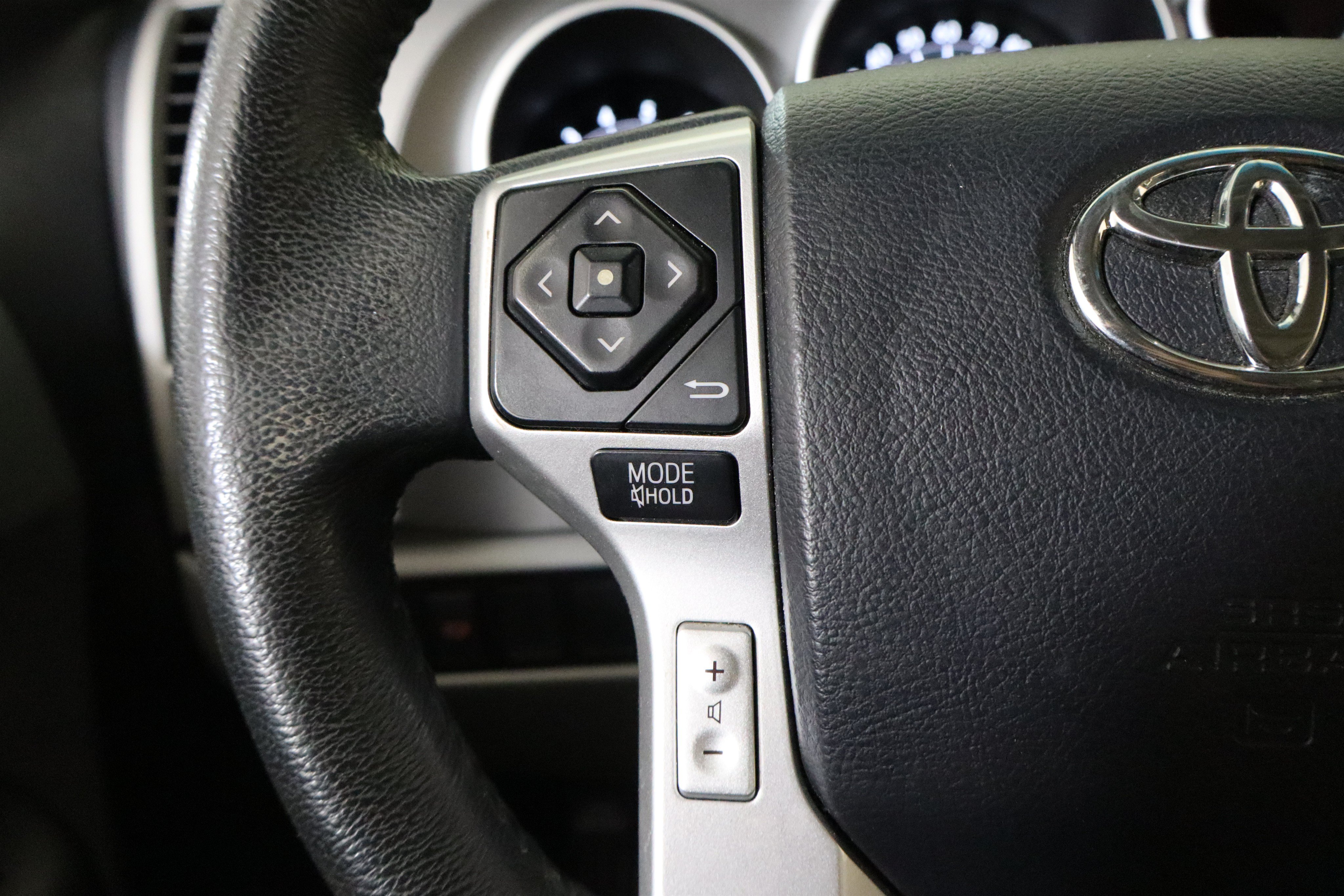 Used 2015 Toyota Sequoia Limited AWD/4WD image 29