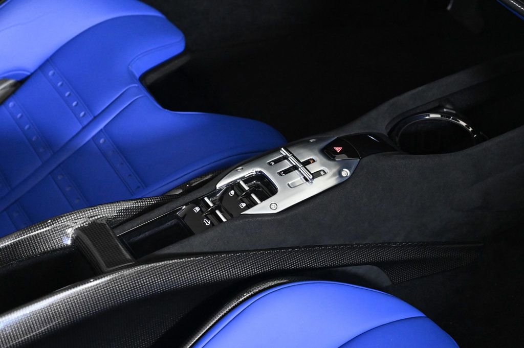 Used 2023 Ferrari SF90 Spider image 23