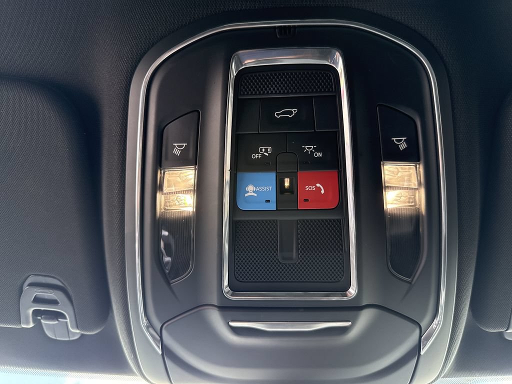 Used 2025 Jeep Wagoneer 4WD image 16