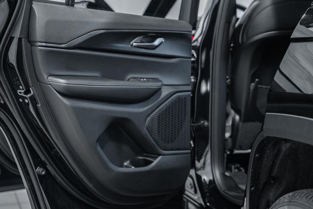 New 2025 Jeep Grand Cherokee Altitude image 35