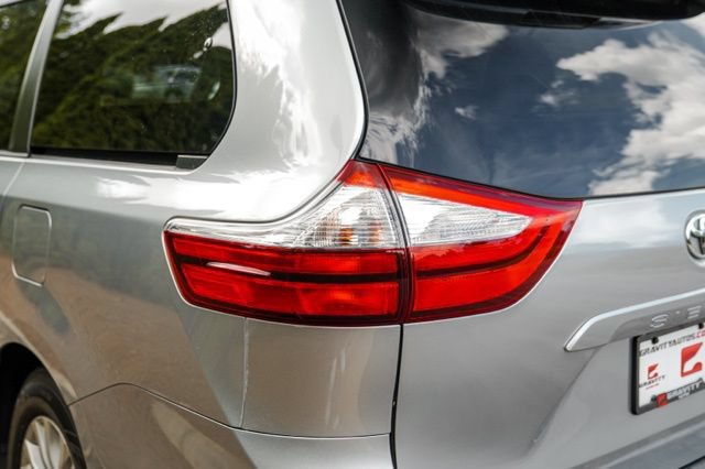 Used 2015 Toyota Sienna XLE w/ XLE Navigation Package FWD image 15