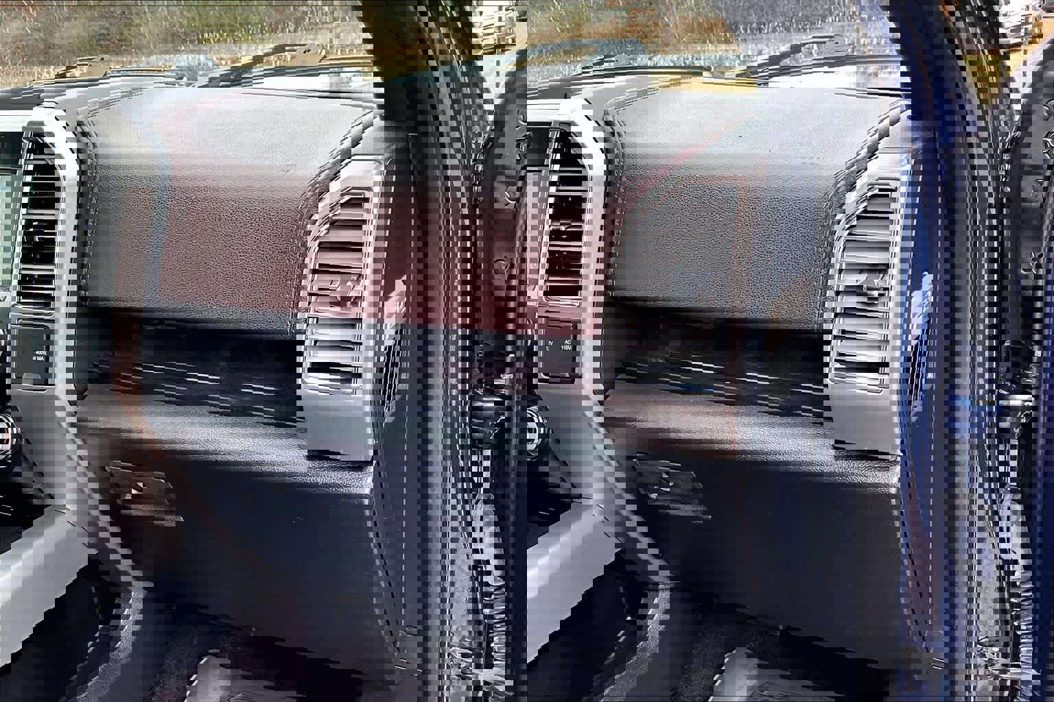 Used 2016 Ford F150 Platinum w/ Equipment Group 701A Luxury AWD/4WD image 19