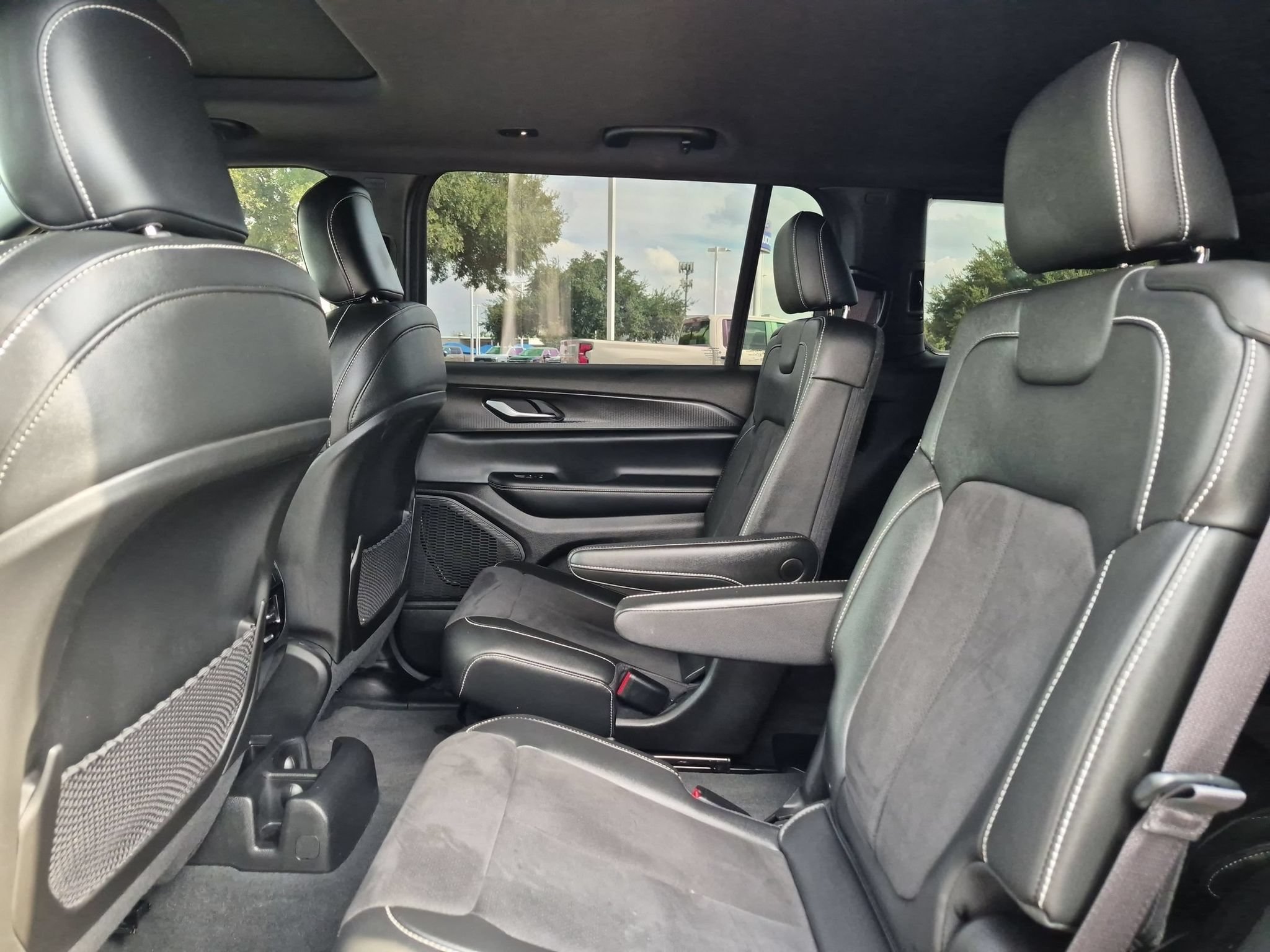 Used 2024 Jeep Grand Cherokee L Altitude RWD image 14