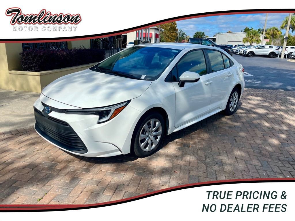 Used 2025 Toyota Corolla LE image 1