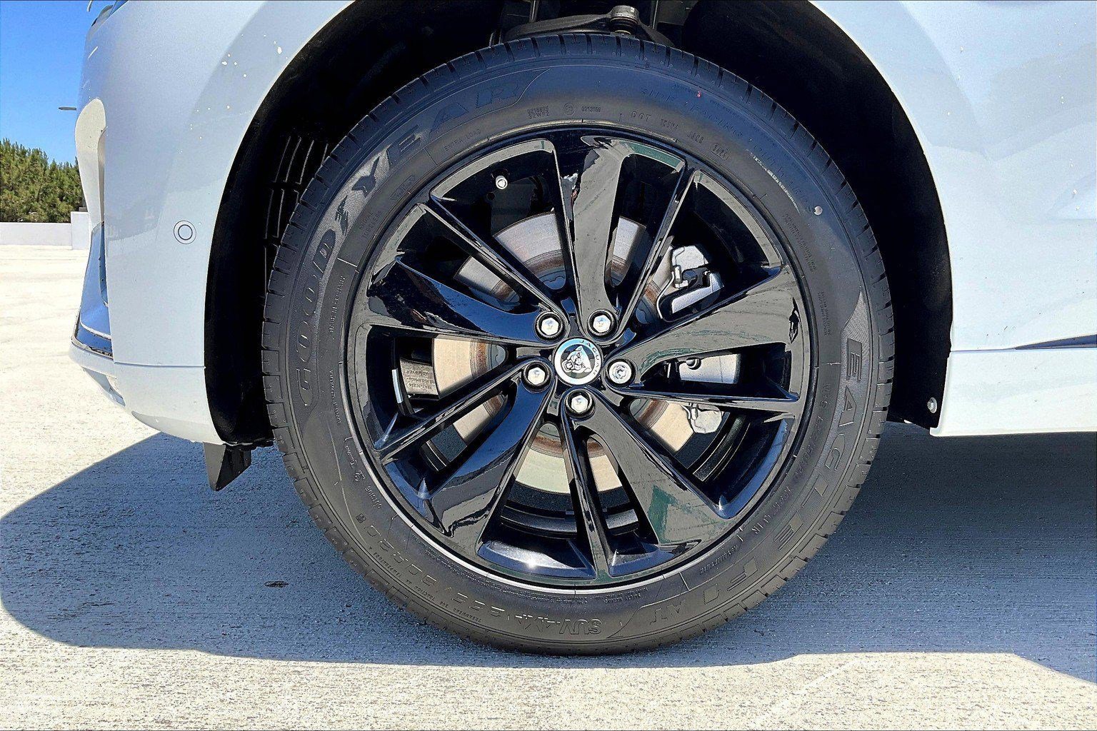 New 2026 Jaguar F-PACE R-Dynamic S image 6