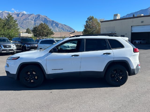 Used 2016 Jeep Cherokee Sport FWD image 6
