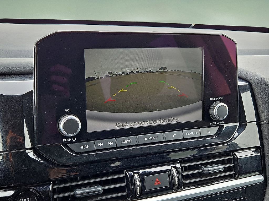 Used 2025 Nissan Pathfinder SV AWD/4WD image 28