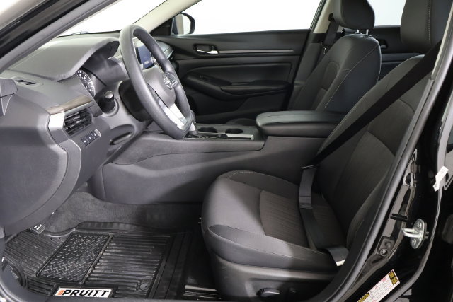 Used 2025 Nissan Altima 2.5 SV FWD image 18